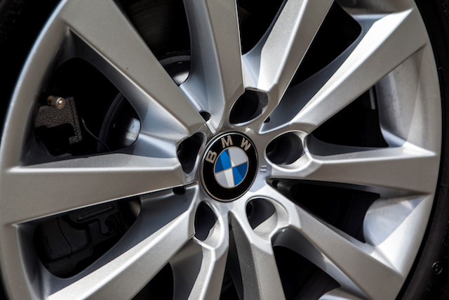 Tiết kiệm hơn 200 triệu đồng nếu mua BMW 520i phiên bản Việt Nam  ảnh 4