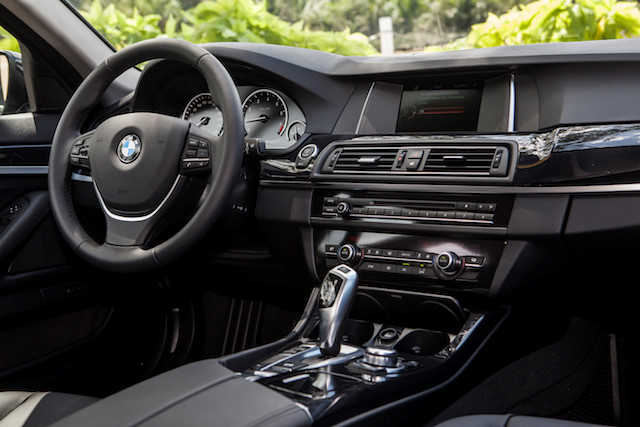 Tiết kiệm hơn 200 triệu đồng nếu mua BMW 520i phiên bản Việt Nam  ảnh 5