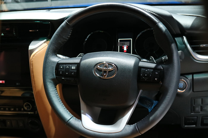 Ảnh chi tiết, thực tế Toyota Fortuner 2016 vừa ra mắt ảnh 9