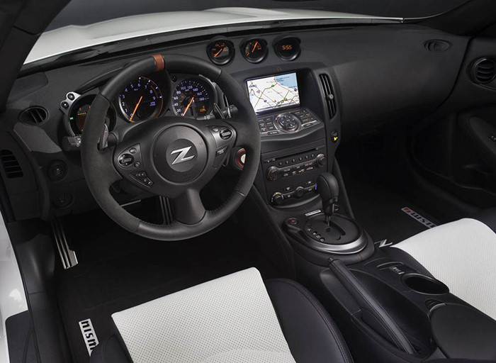 Mui trần Nissan 370Z NISMO Roadster mới đo sức hút thị trường ảnh 11